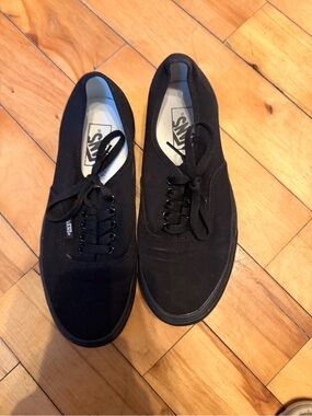 Vans Black Low-Top Canvas Sneakers Men's Size 7 Women's size 8.5